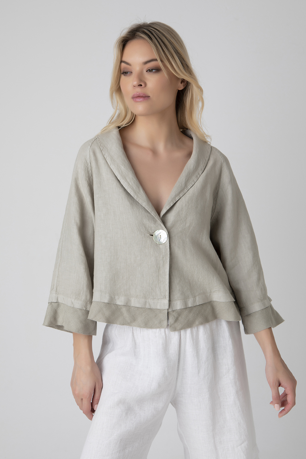 CARDIGAN WITH A LARGE MOTHER OF PEARL BUTTON