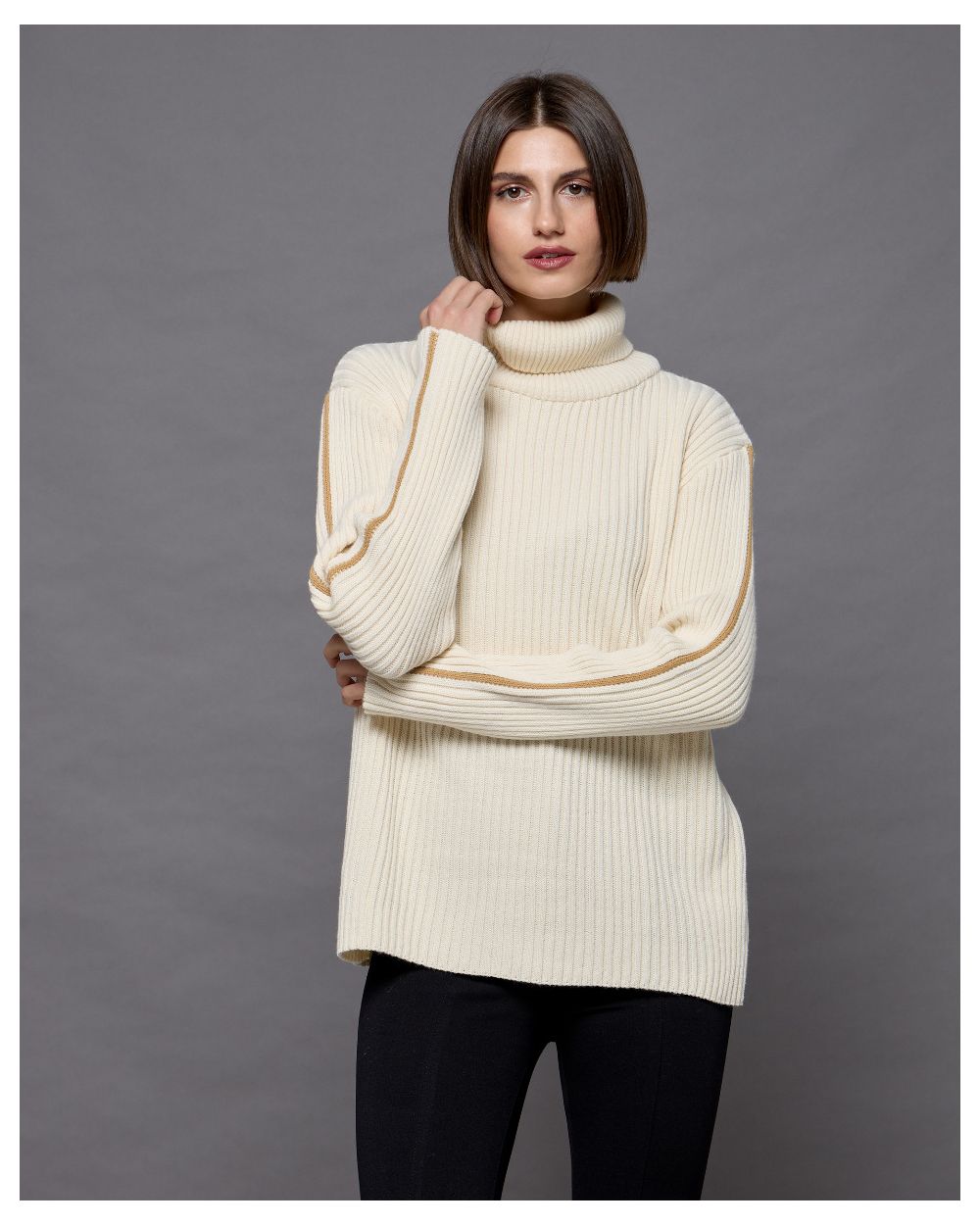 KNITTED SWATER HIGH NECK