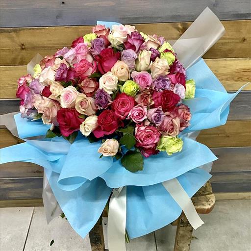 HUGE BOUQUET WITH DIFFERENT COLOUR ROSES